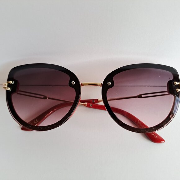 Lot of 10 Assorted Women Fashion Sunglasses main image 9
